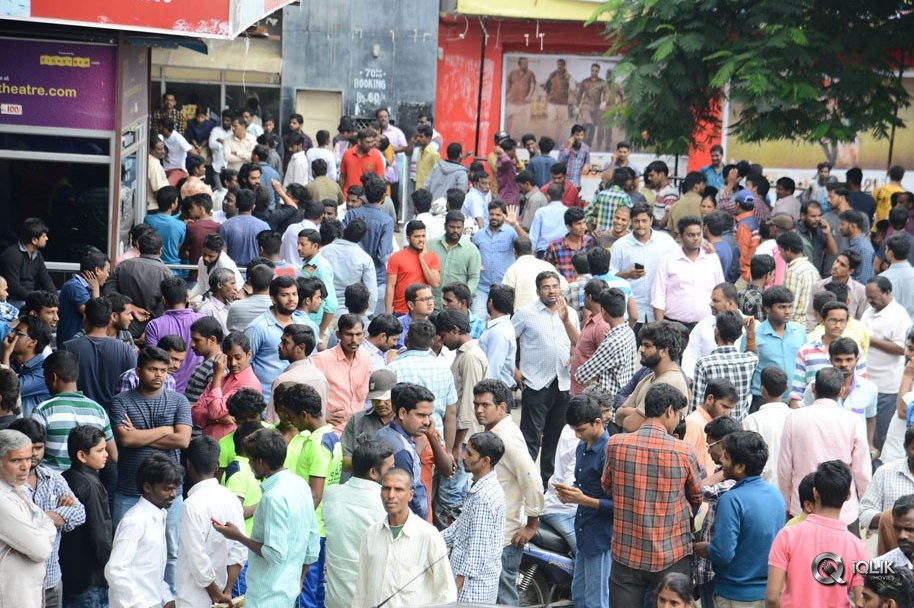 Jai-Lava-Kusa-Movie-Hungama-at-RTC-X-Roads